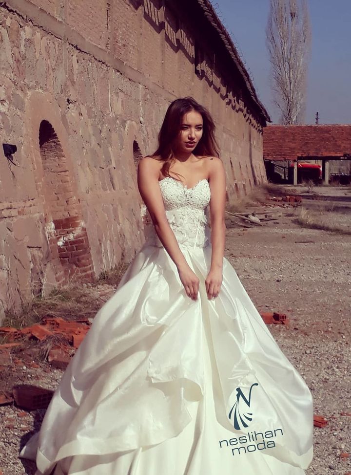 NES 16 Prenses Kesim Straplez Göğüs Dekolteli Gelinlik