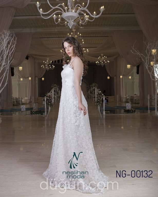 NG-00132  Straplez Sırt Dekolteli Düz Kesim Gelinlik 2