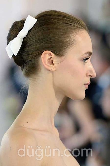 Fiyonklu Sade Gelin Topuzu