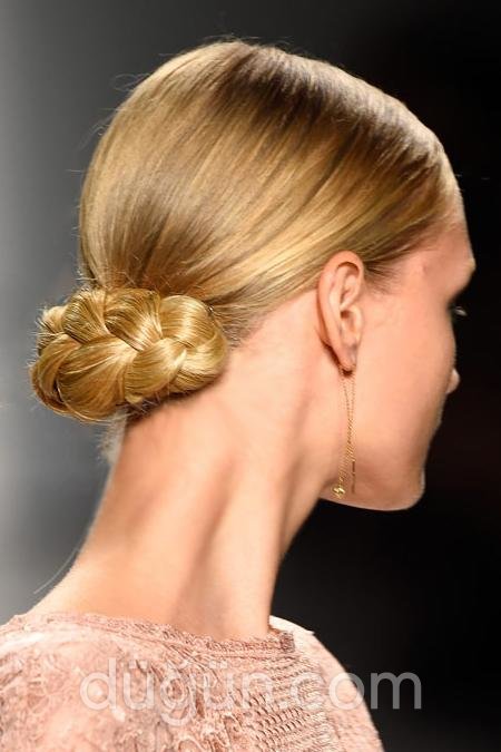 Örgülü Sade Düğün Saçı