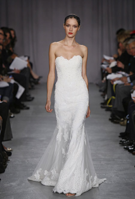 Kalp Yaka Straplez Gelinlik