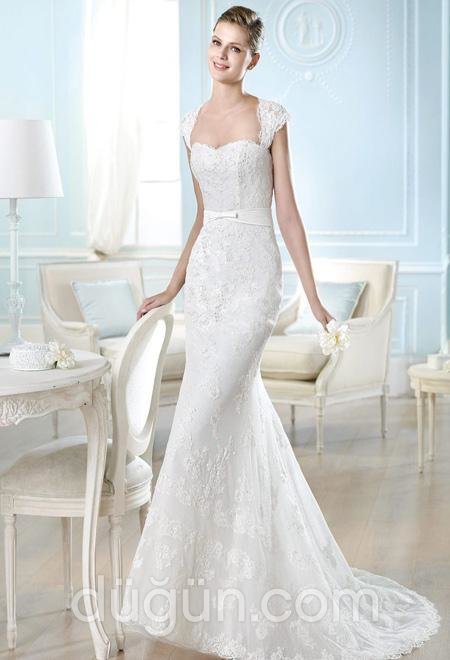 Dantel Kollu Gelinlik