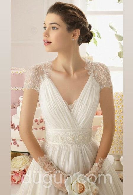 Dantel Kollu Gelinlik