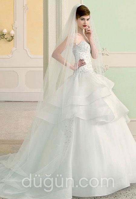 Kat Kat Etekli Gelinlik Modeli