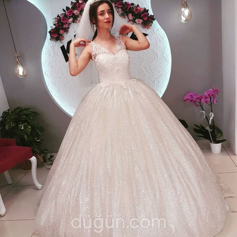 V Yaka Gelinlikler