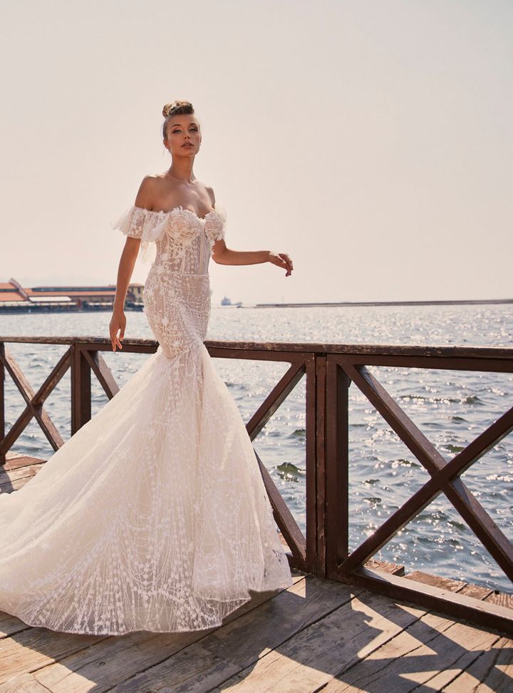 MBM 17 Balık Kesim Sırt Dekolteli Düşük Omuz Gelinlik