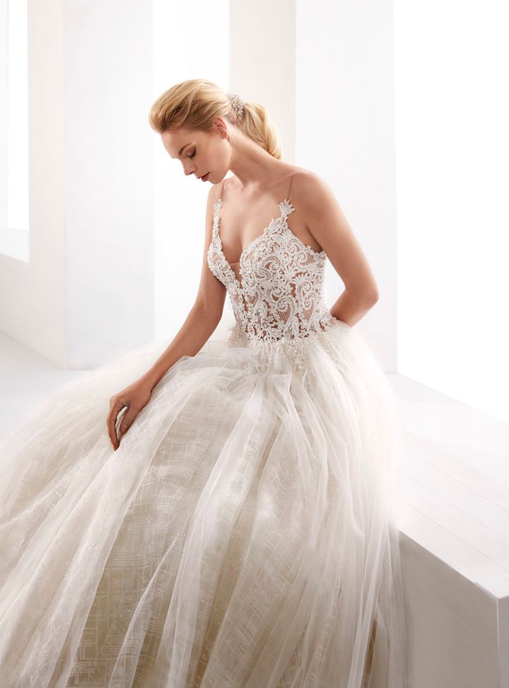 MBM 54 Prenses Kesim Sırt Dekolteli V Yaka Gelinlik