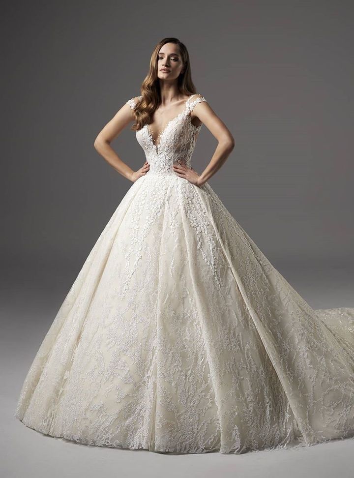 MBM 23 Prenses Kesim V Yaka Göğüs Dekolteli Gelinlik