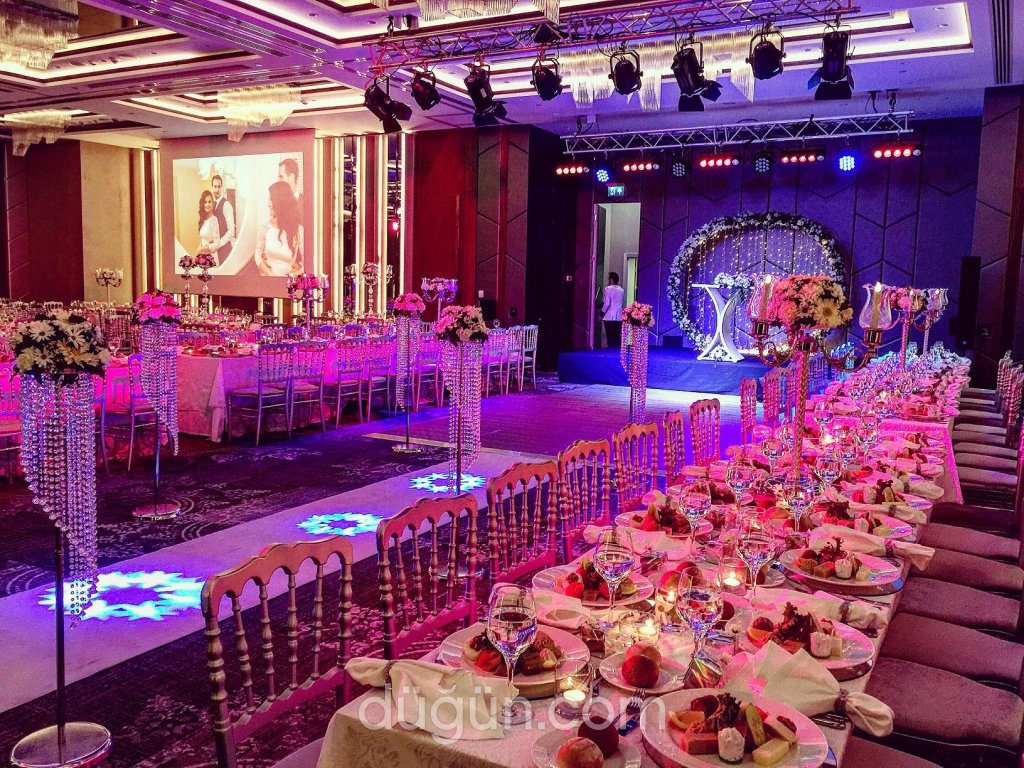 Renkli Spot Düğün Aydınlatmaları