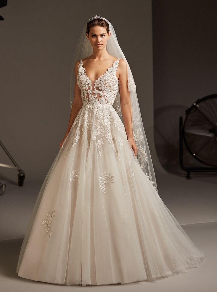 STL 5 A Kesim V Yaka Göğüs Dekolteli Gelinlik