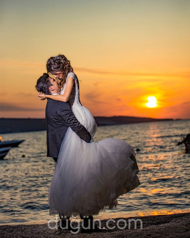 Stüdyo Anıt Menemen