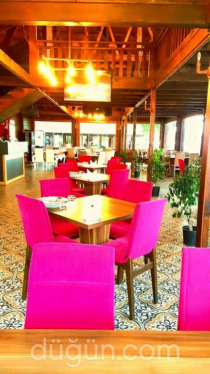 Kaşüstü Restaurant & Cafe