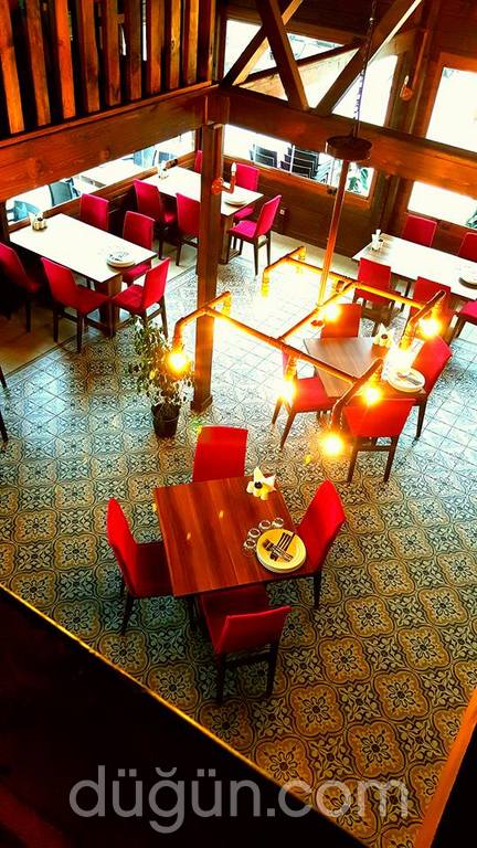 Kaşüstü Restaurant & Cafe