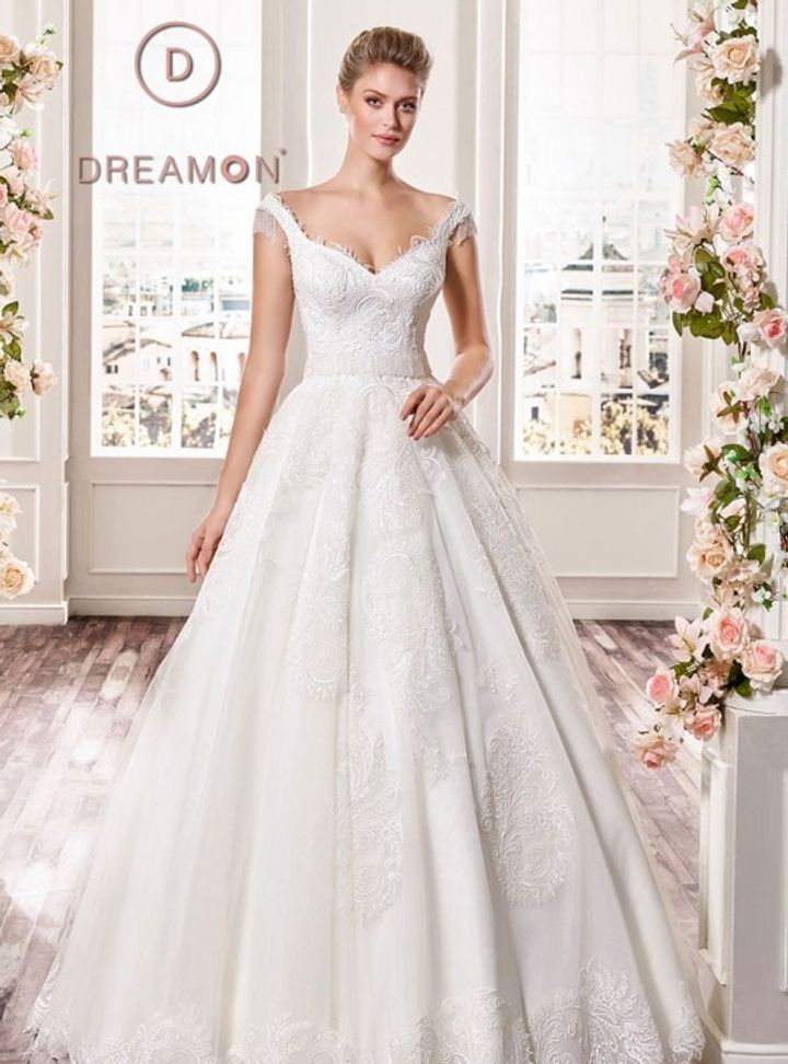 True Love Szerelem  A Kesim V Yaka Göğüs Dekolteli Gelinlik