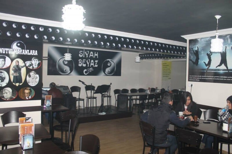 Siyah Beyaz Cafe