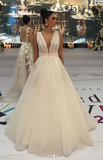 Glamour Bridal 44 A kesim V yaka  Sade gelinlik - 2