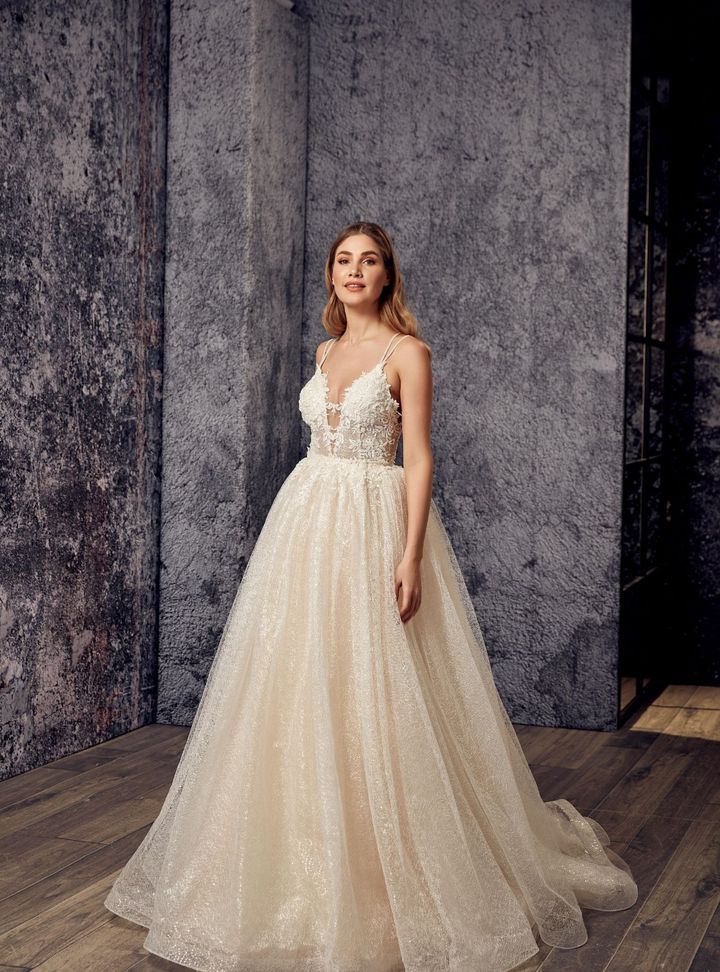 RB-44 Balık Kesim Sırt Dekolteli V Yaka Gelinlik