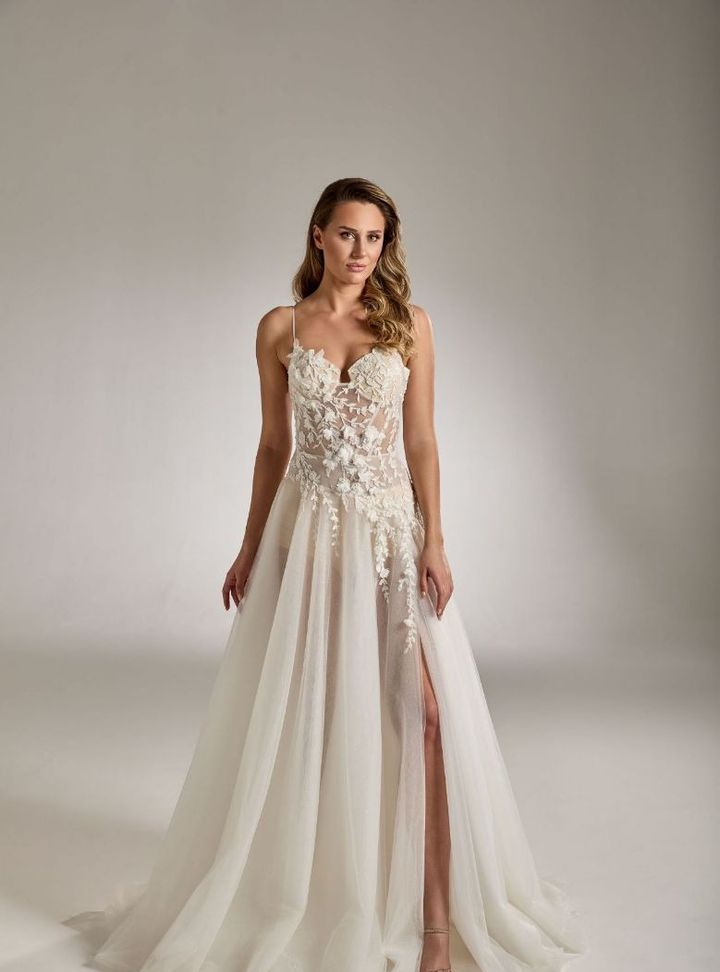 RB-59 A Kesim V Yaka Göğüs Dekolteli Gelinlik