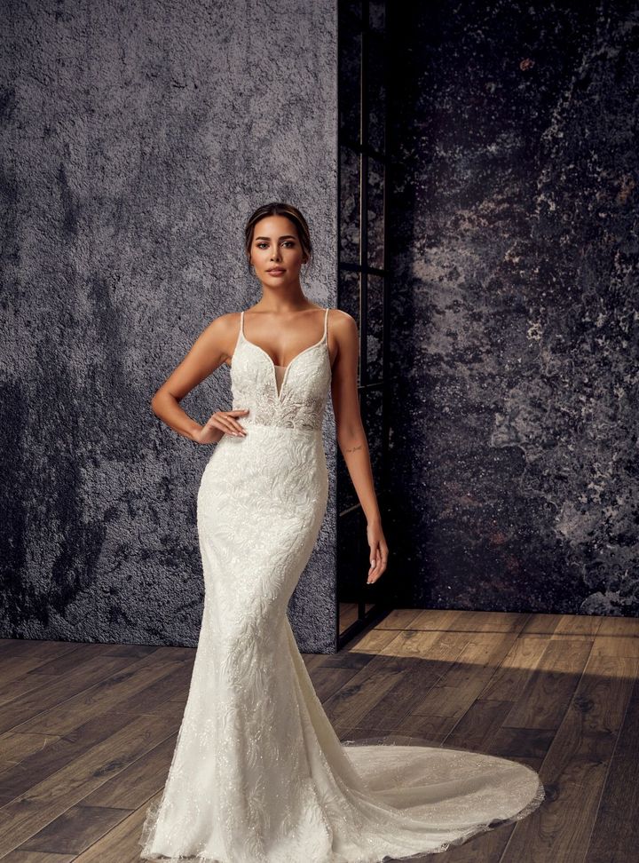 RB-46 Balık Kesim Tarlatansız Sırt Dekolteli Gelinlik