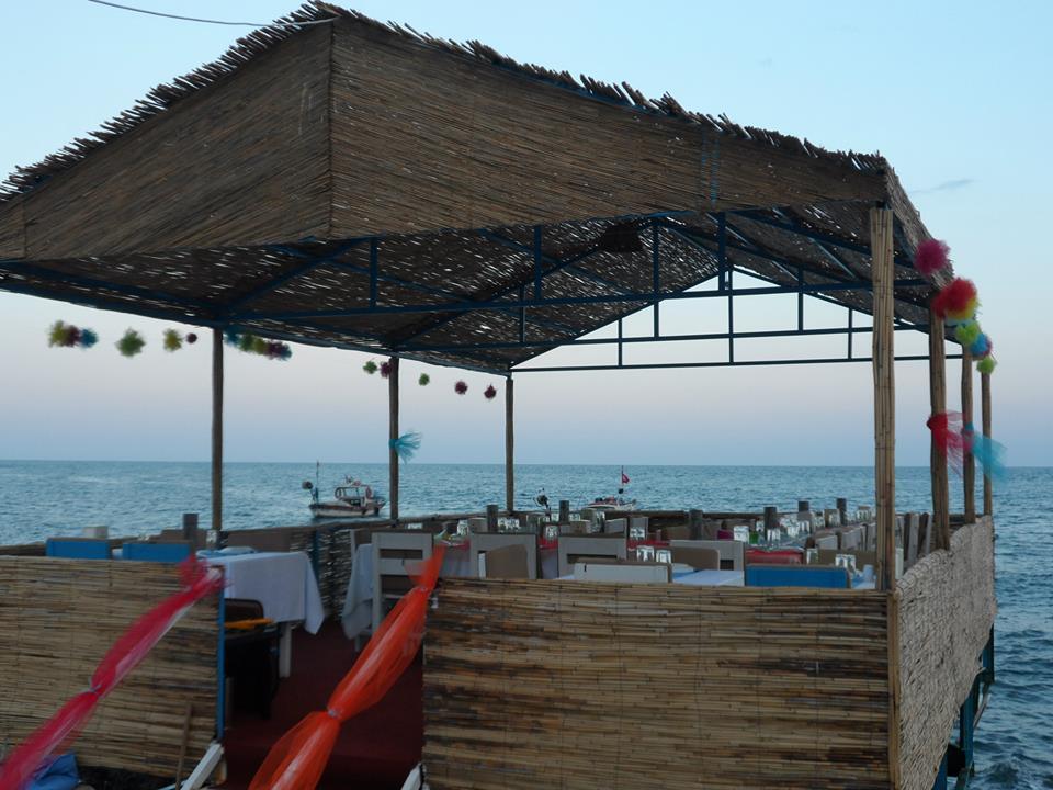 Özal Yakamoz Beach Restaurant