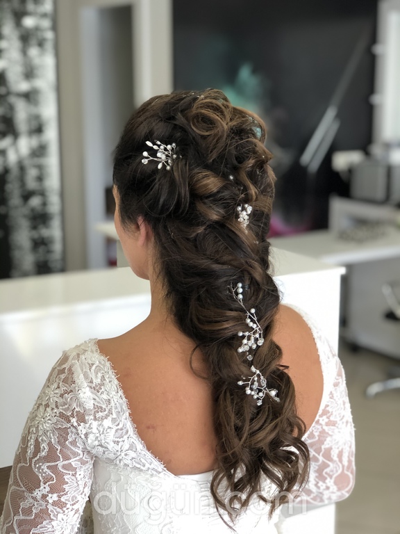 Yunus Çelik Hair Make Up Studio