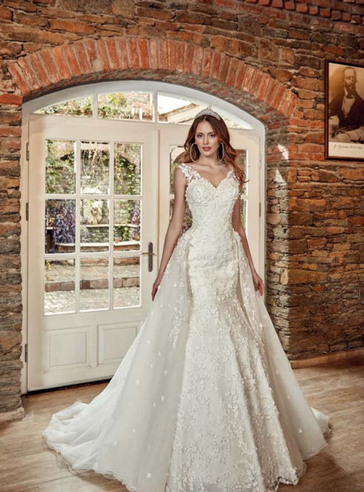 HPC 12 Balık Kesim V Yaka Göğüs Dekolteli Gelinlik