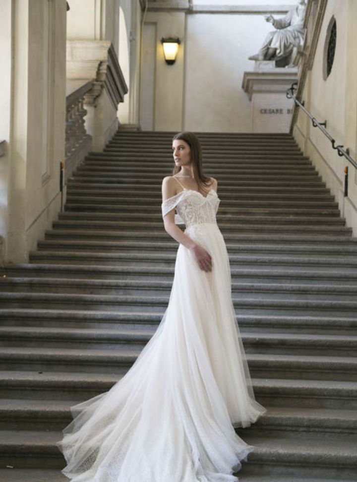 HPC 1 Straplez Düz Kesim Göğüs Dekolteli Gelinlik