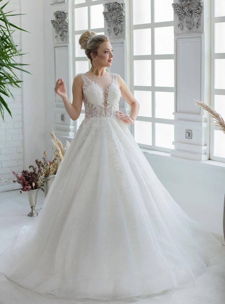 MYH 22 A Kesim Sırt Dekolteli V Yaka Gelinlik