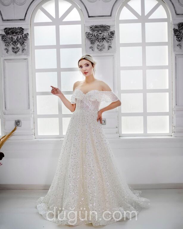 MYH 4 A Kesim Sırt Dekolteli Düşük Omuz Gelinlik 5