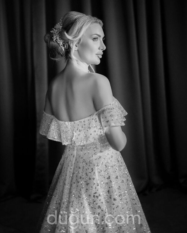 MYH 4 A Kesim Sırt Dekolteli Düşük Omuz Gelinlik 3