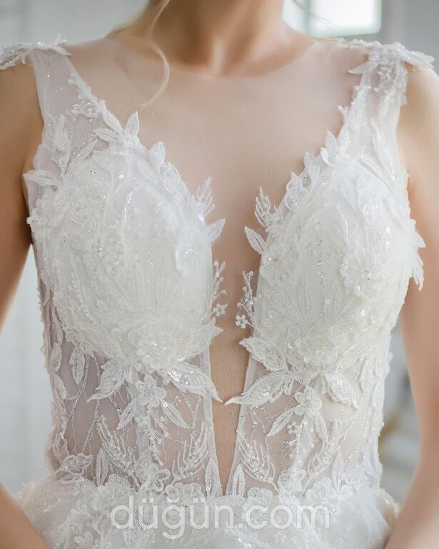 MYH 22 A Kesim Sırt Dekolteli V Yaka Gelinlik 1