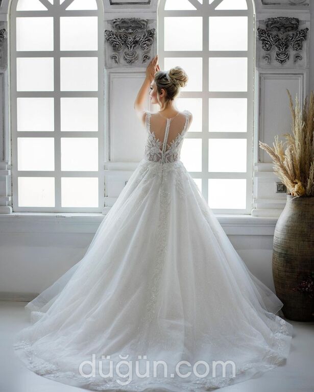 MYH 22 A Kesim Sırt Dekolteli V Yaka Gelinlik 3