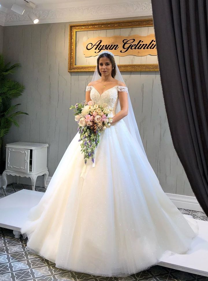 AYG 60 Prenses Kesim Düşük Omuz Göğüs Dekolteli Gelinlik