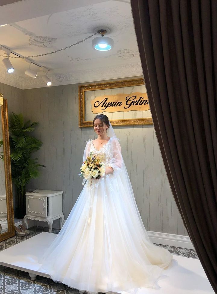 AYG 36 A Kesim V Yaka Göğüs Dekolteli Gelinlik