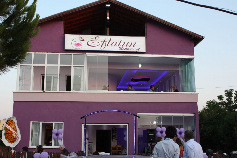 Eflatun Restaurant & Kır Bahçesi