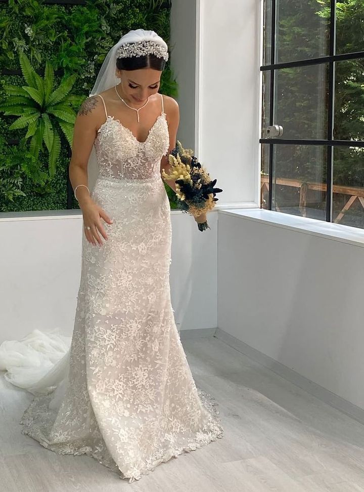 MCH 45 Balık Kesim V Yaka Göğüs Dekolteli Gelinlik