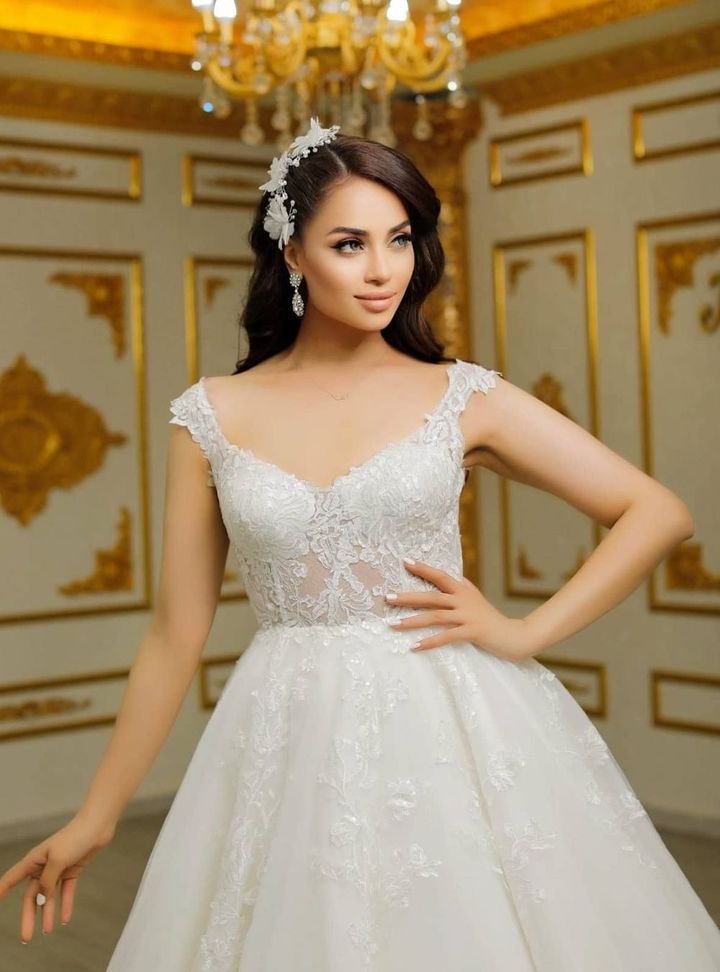 MCH 49 Prenses Kesim V Yaka Göğüs Dekolteli Gelinlik