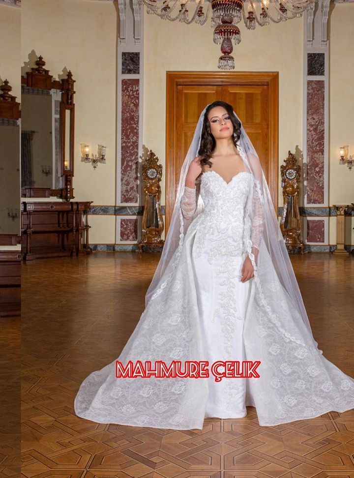 MCH 33 Balık Kesim Straplez Göğüs Dekolteli Gelinlik