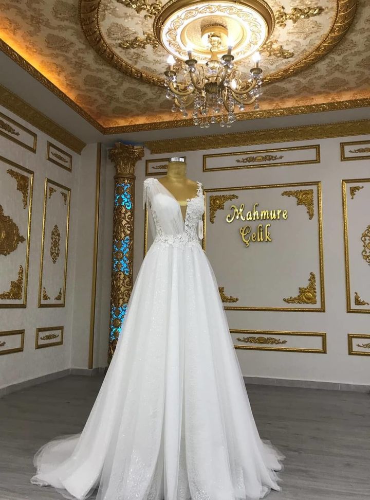 MCH 35 V Yaka Modern Düz Kesim Gelinlik