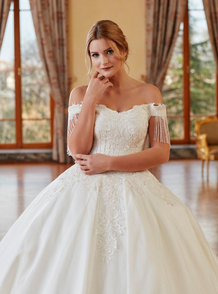 MCH 13 Prenses Kesim Düşük Omuz Göğüs Dekolteli Gelinlik