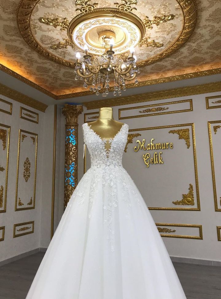 MCH 37 Prenses Kesim V Yaka Göğüs Dekolteli Gelinlik