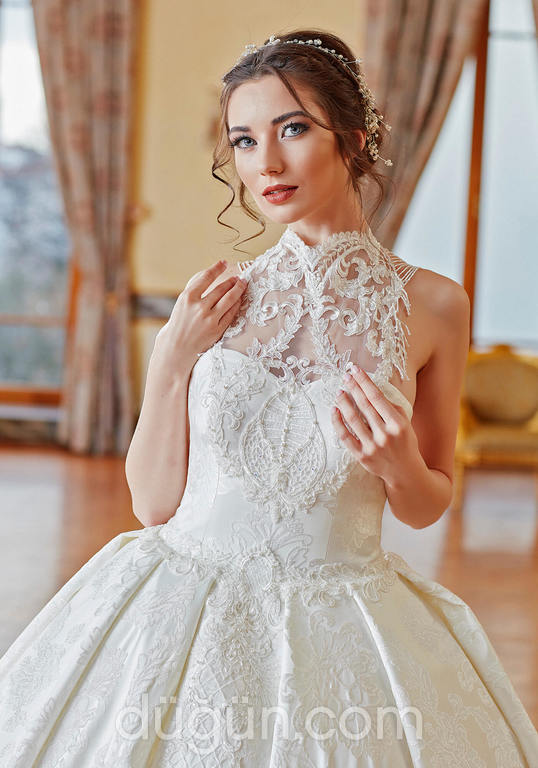 MCH 12 Prenses Kesim Sırt Dekolteli Halter Yaka Gelinlik 2