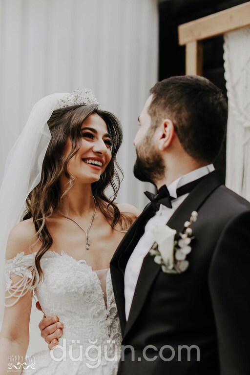 Happy Day Wedding Story