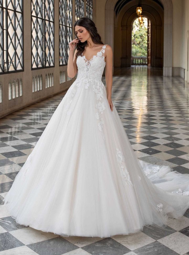 Holm  Prenses Kesim Sırt Dekolteli V Yaka Gelinlik