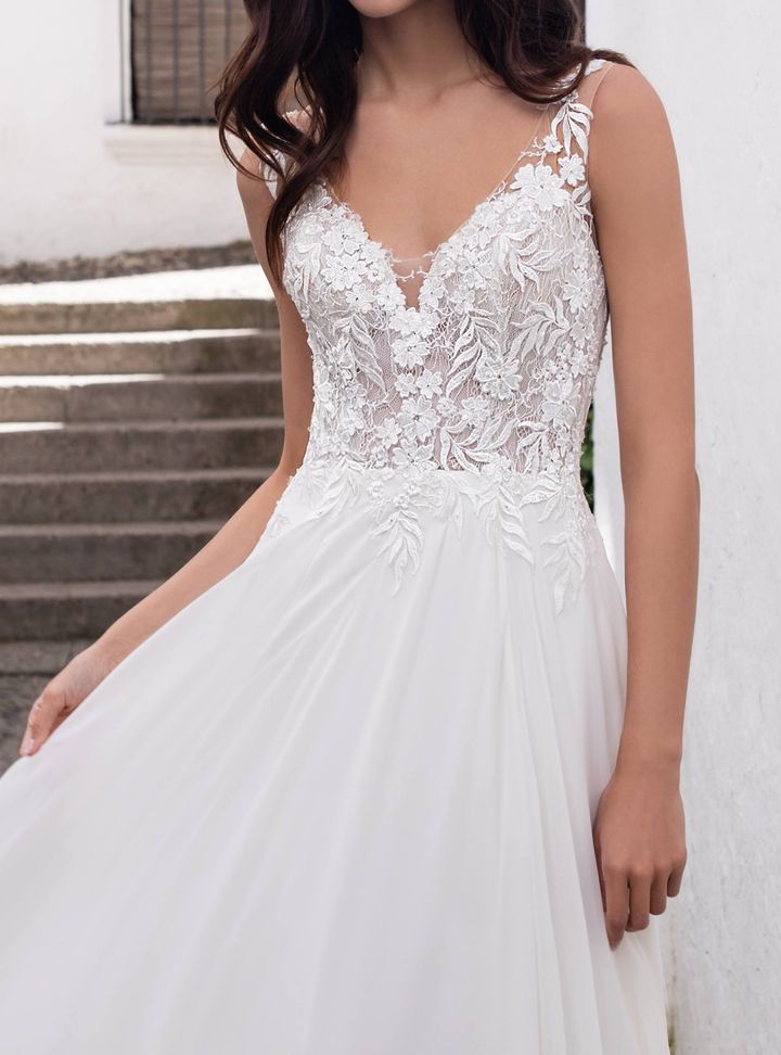 Eridani  Sırt Dekolteli V Yaka Düz Kesim Gelinlik