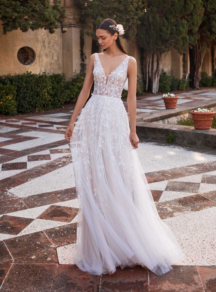 Elara  Sırt Dekolteli V Yaka Modern Gelinlik