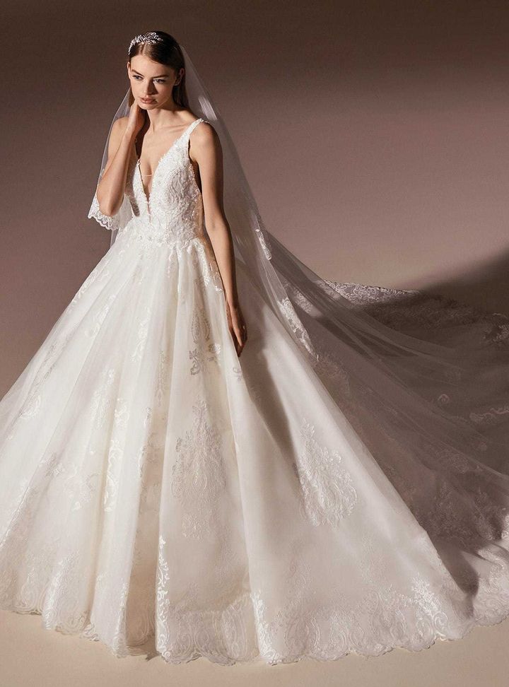 Marcela  Prenses Kesim Sırt Dekolteli V Yaka Gelinlik