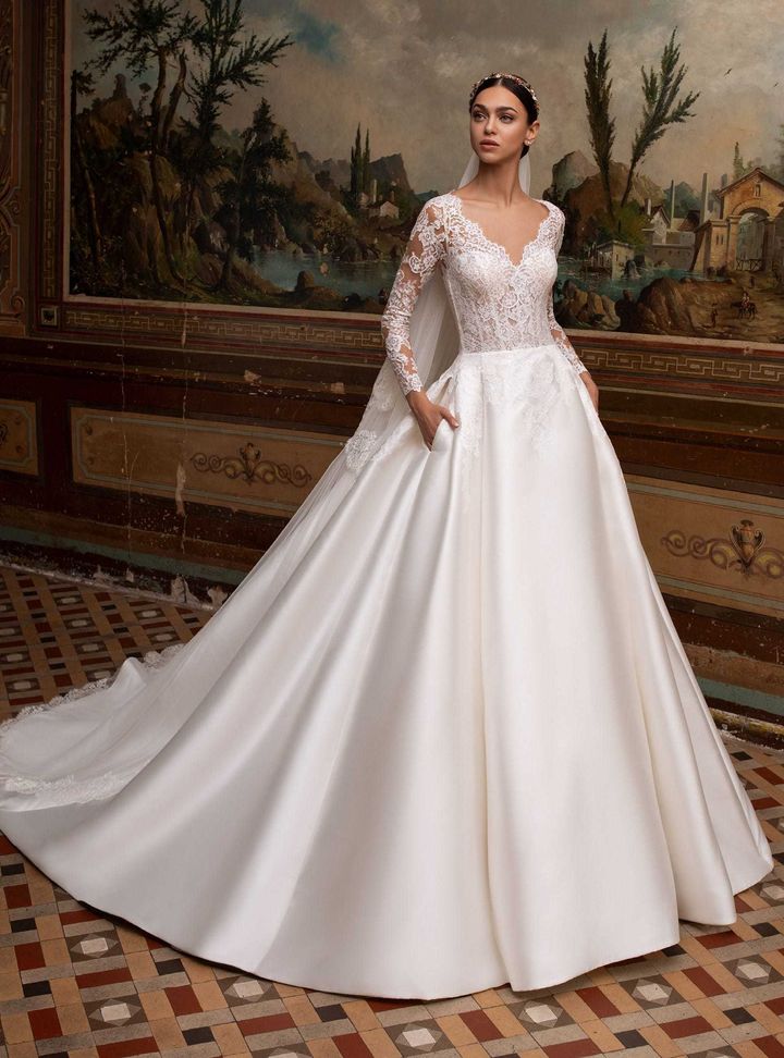 Albion  A Kesim Sırt Dekolteli V Yaka Gelinlik