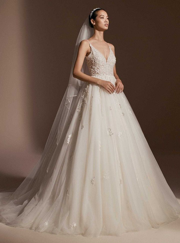 Lucrezia  Prenses Kesim Sırt Dekolteli V Yaka Gelinlik