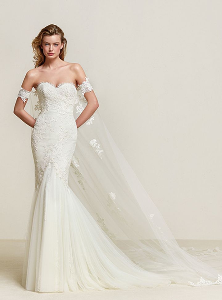 Straplez Yaka Pelerinli